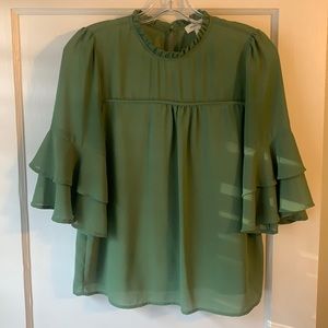 Green blouse with ruffle sleeves